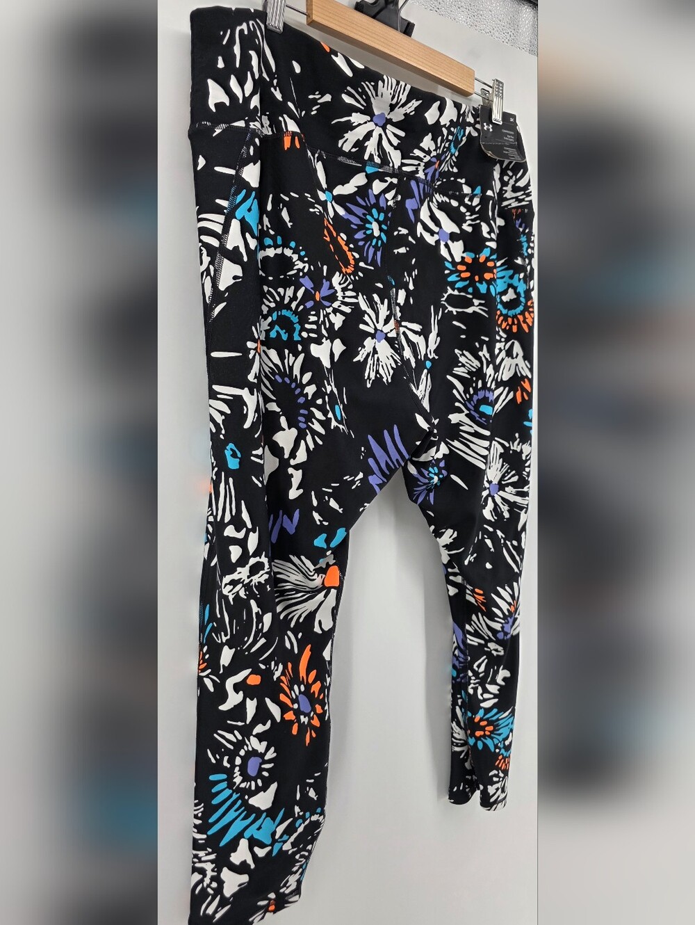 Under Armour HeatGear Abstract Floral No-Slip Compression Leggings โ Womenโs 3X - Picture 6 of 17